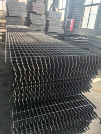 碳钢格栅：特性、应用与选购维护全解析